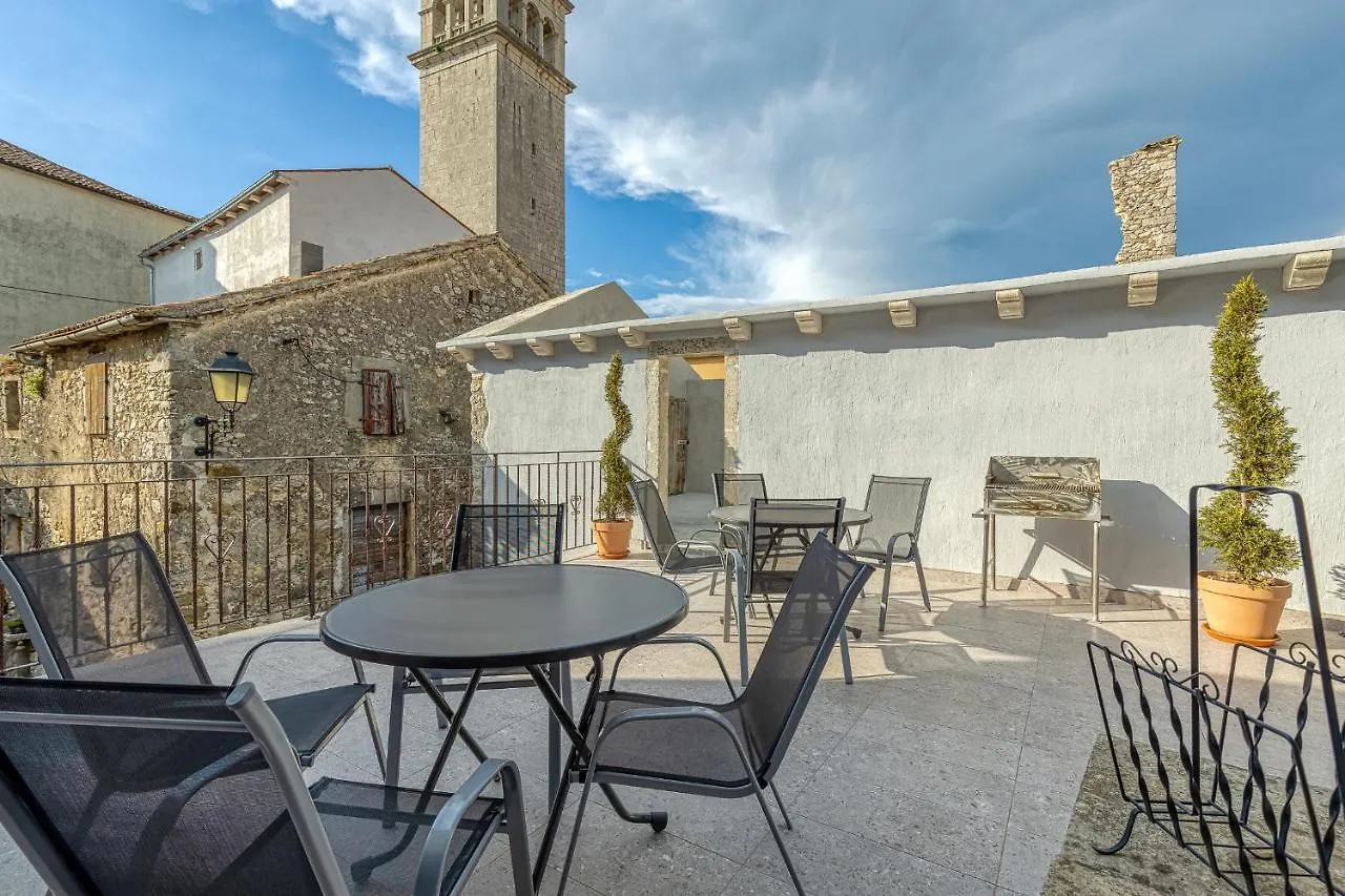 Apartment House Panorama Pićan Hırvatistan